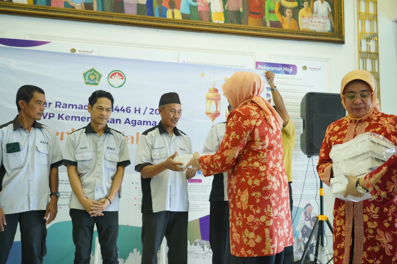 DWP Kemenag Bagikan Takjil, Helmi Nasaruddin: Wujud Kepedulian dan Kasih Sayang untuk Sesama